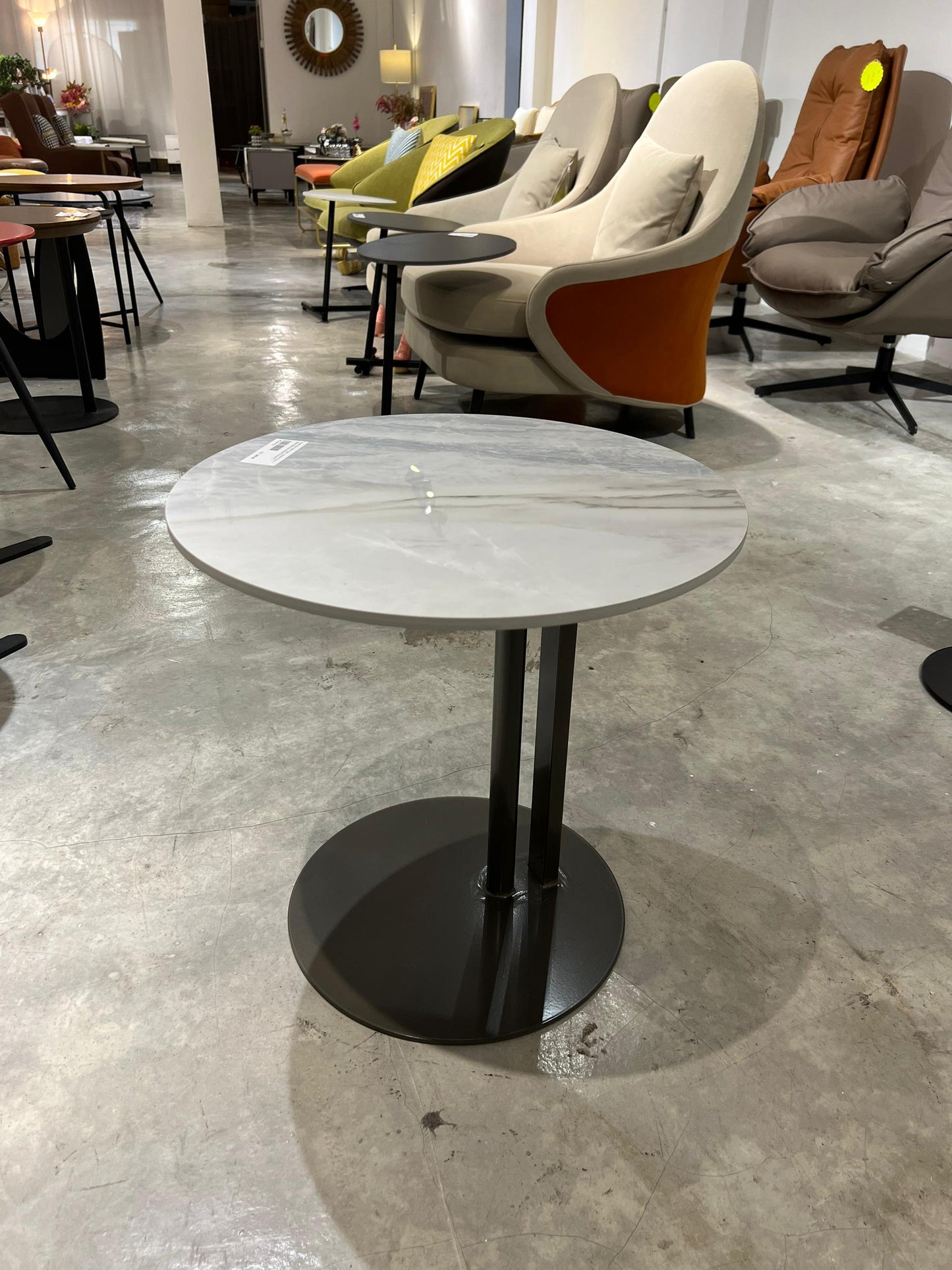 Sleek Design Round Side Table