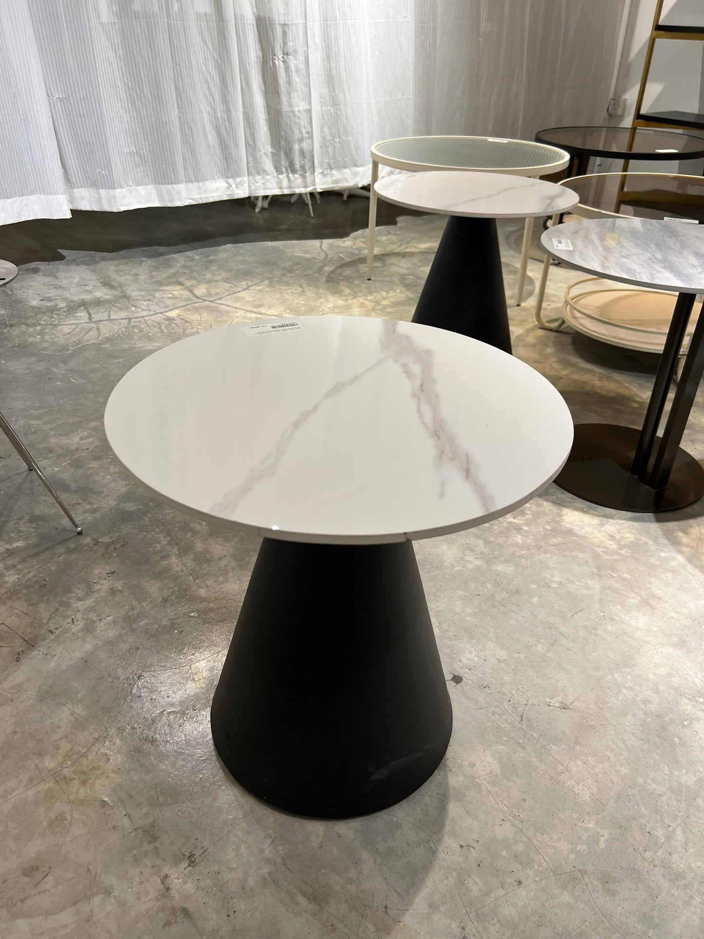 Sleek Design Round Side Table