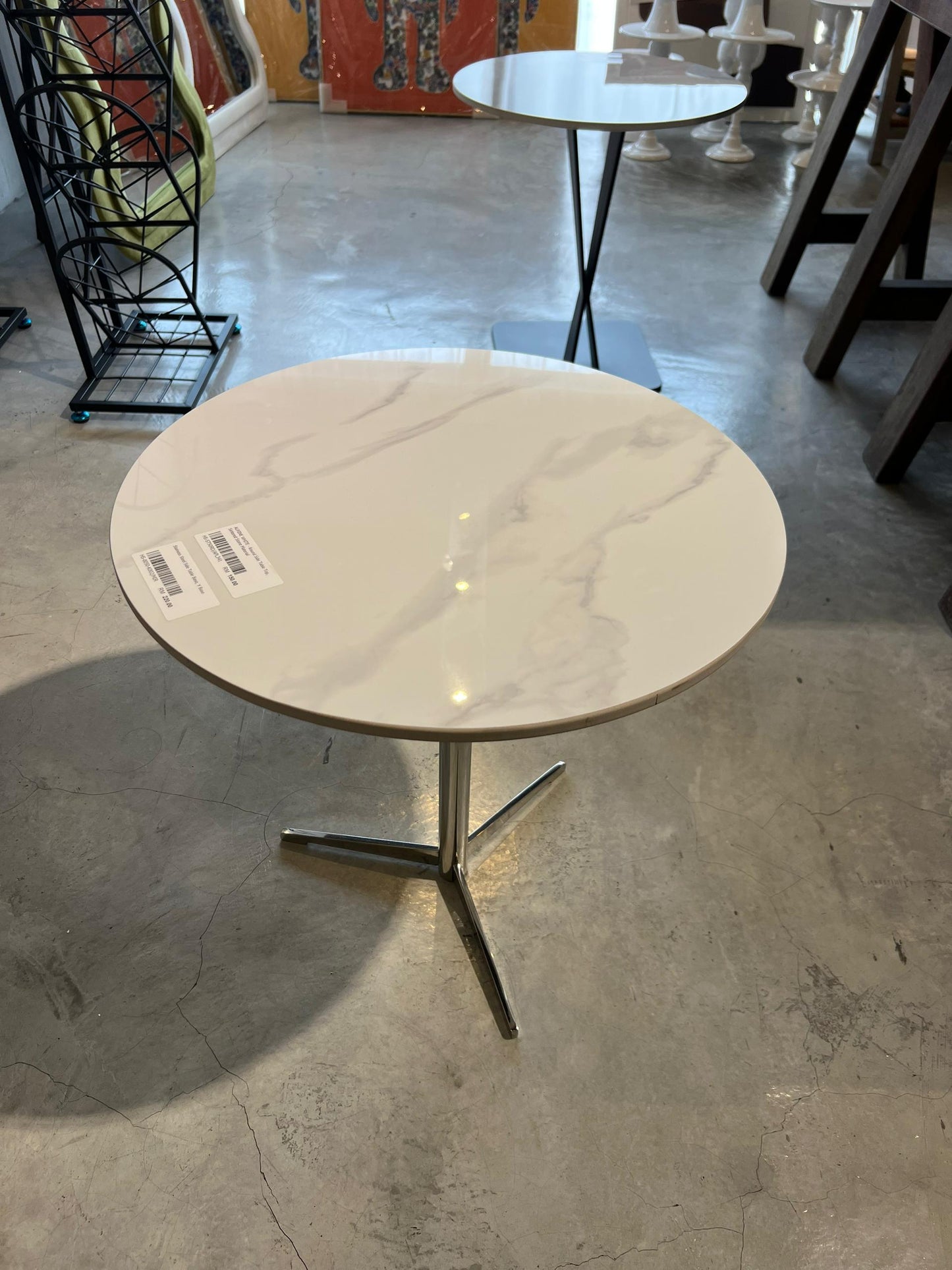 Sleek Design Round Side Table