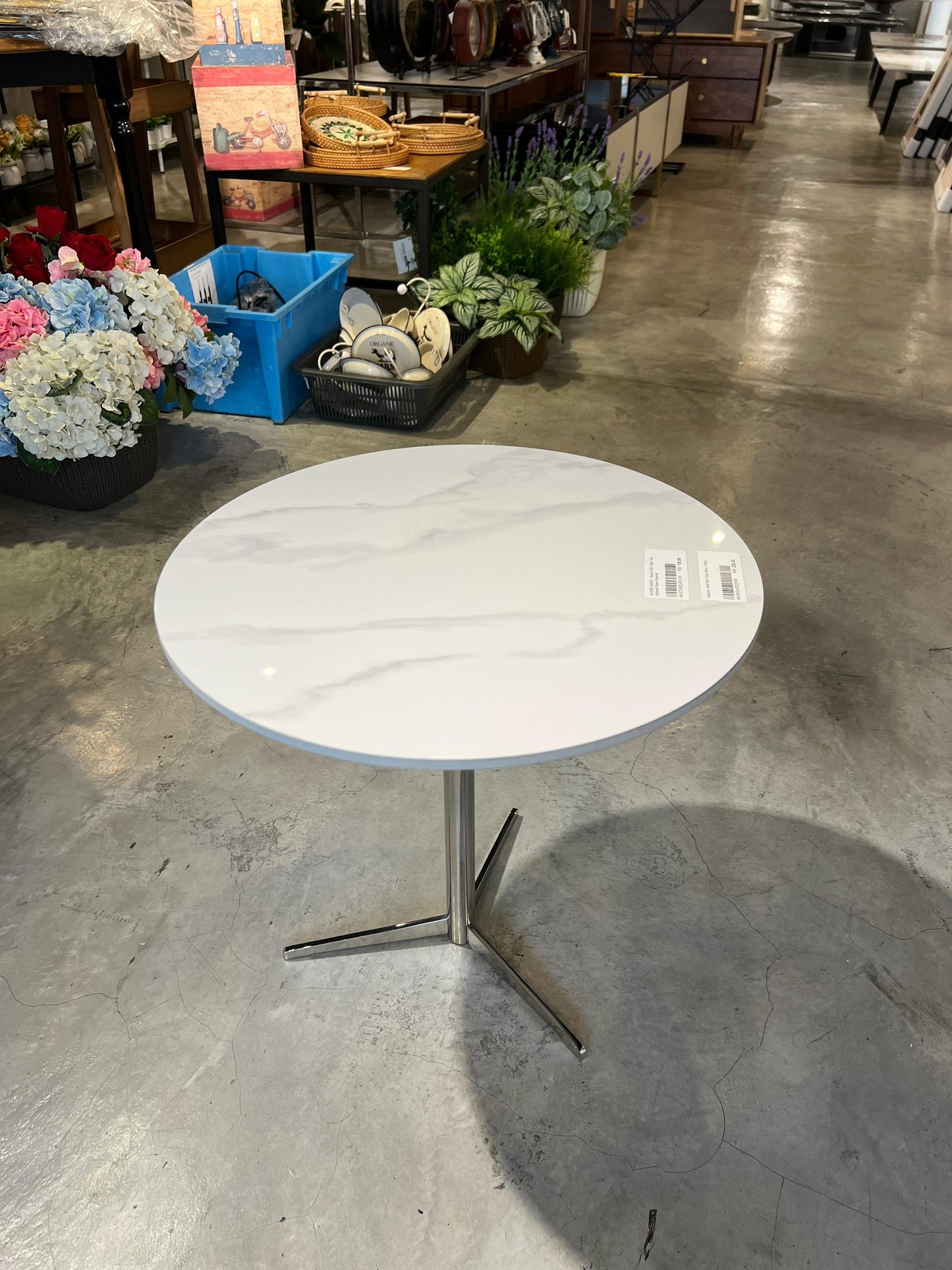 Sleek Design Round Side Table