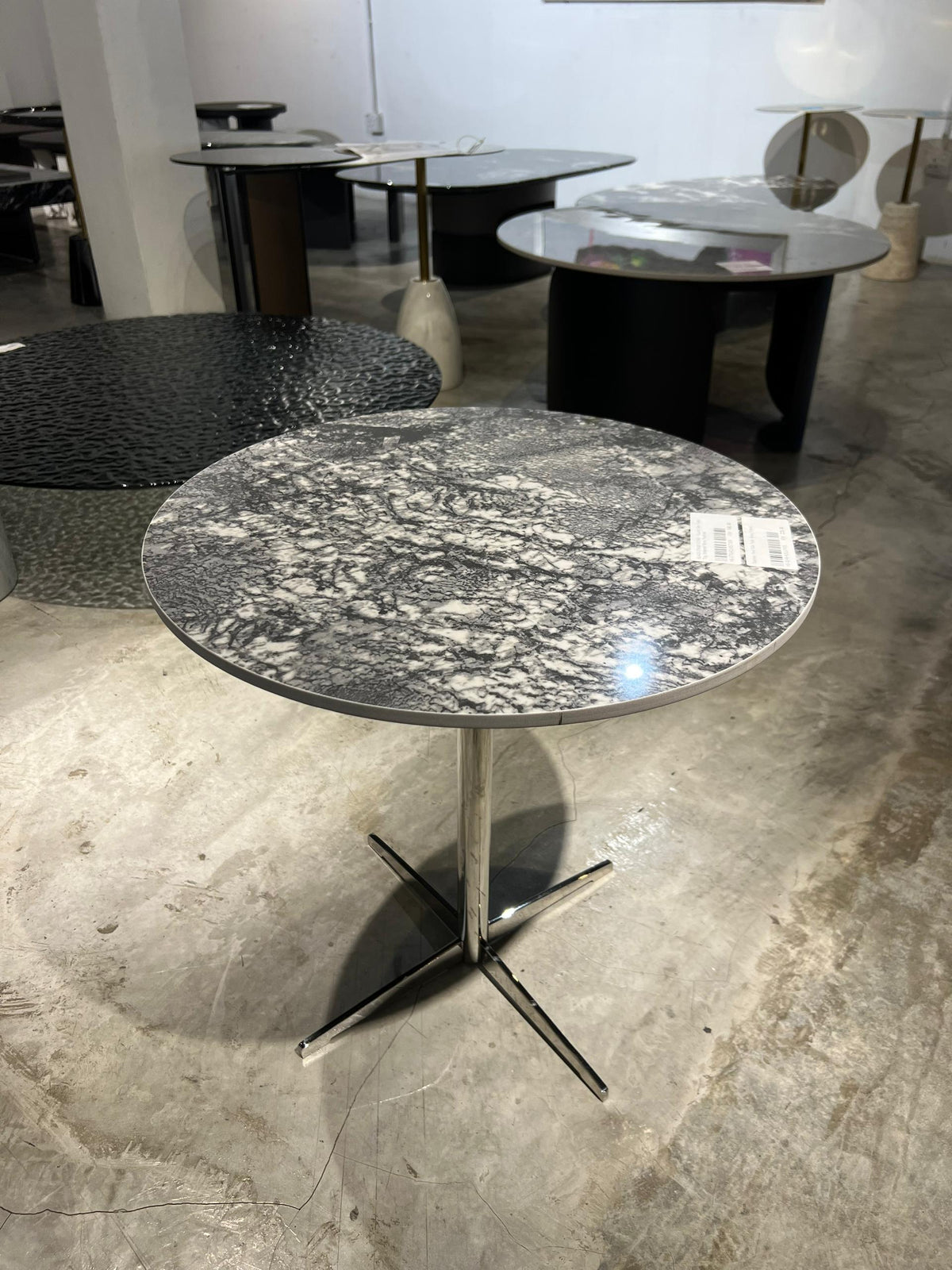 Sleek Design Round Side Table
