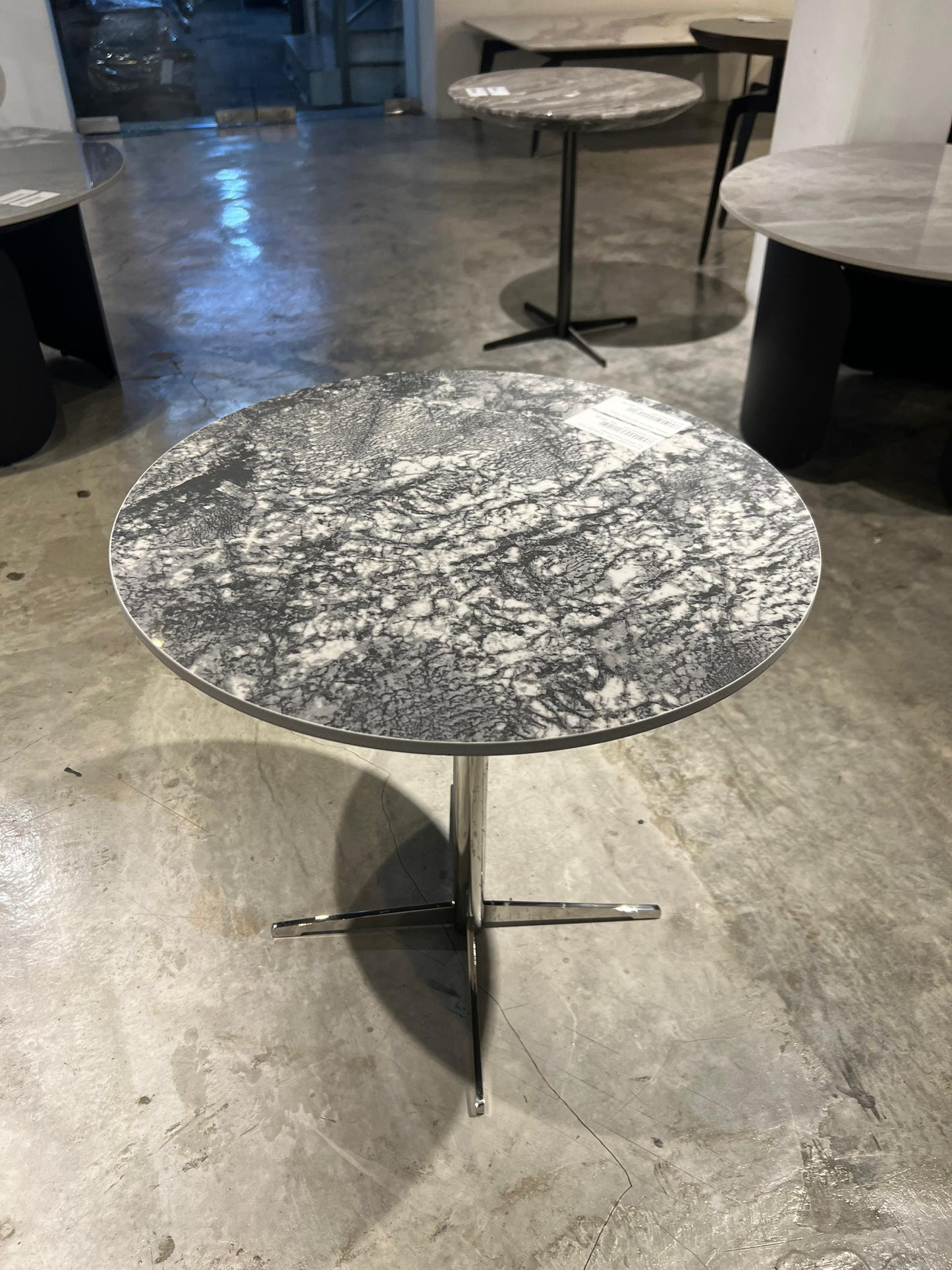 Sleek Design Round Side Table