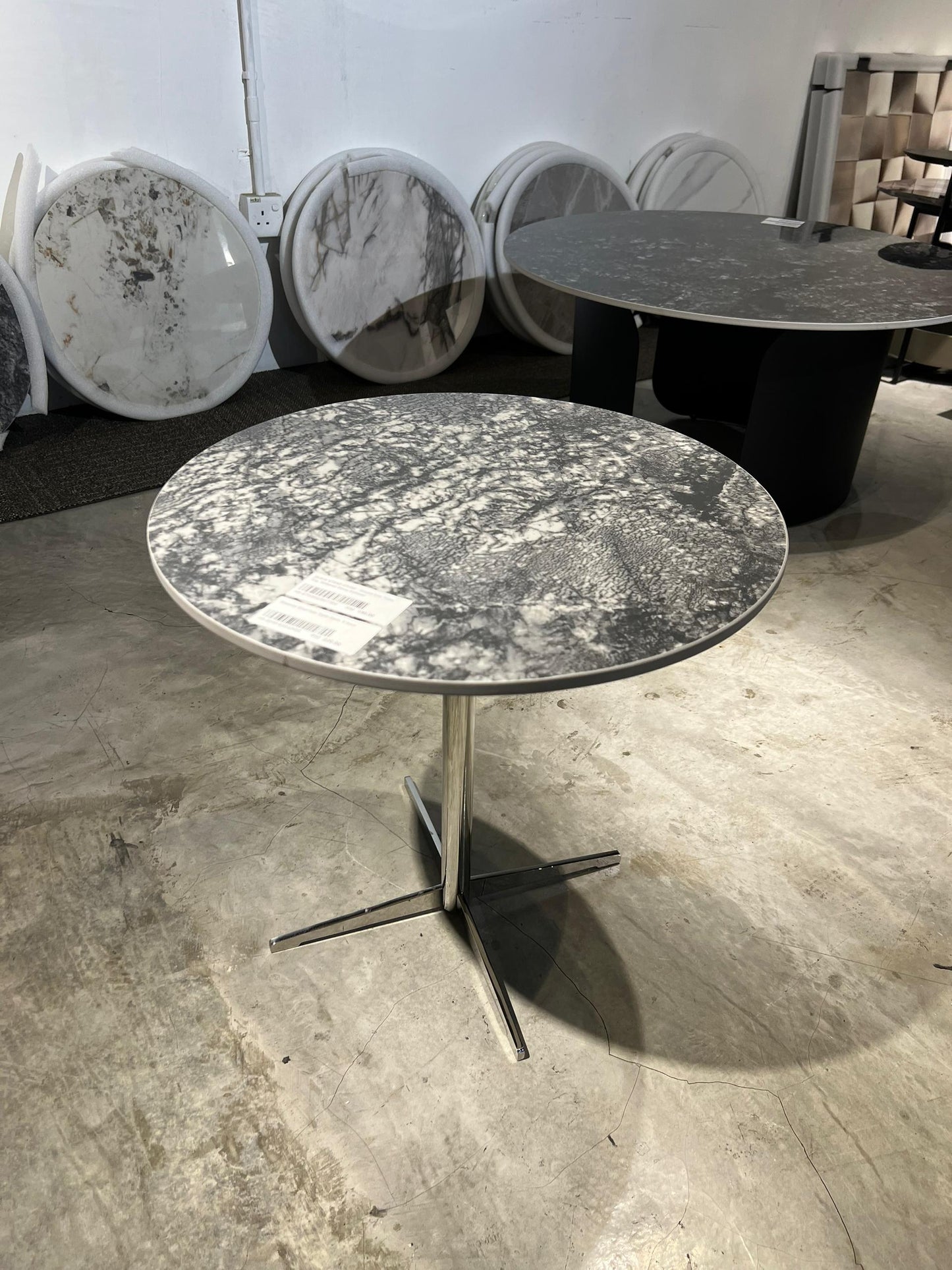 Sleek Design Round Side Table