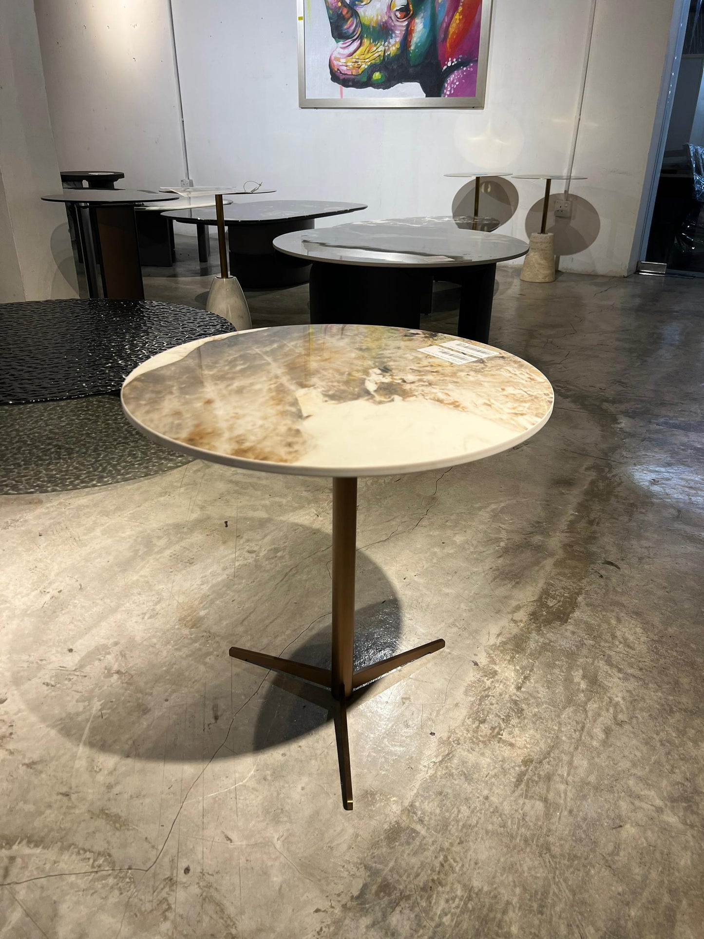 Sleek Design Round Side Table