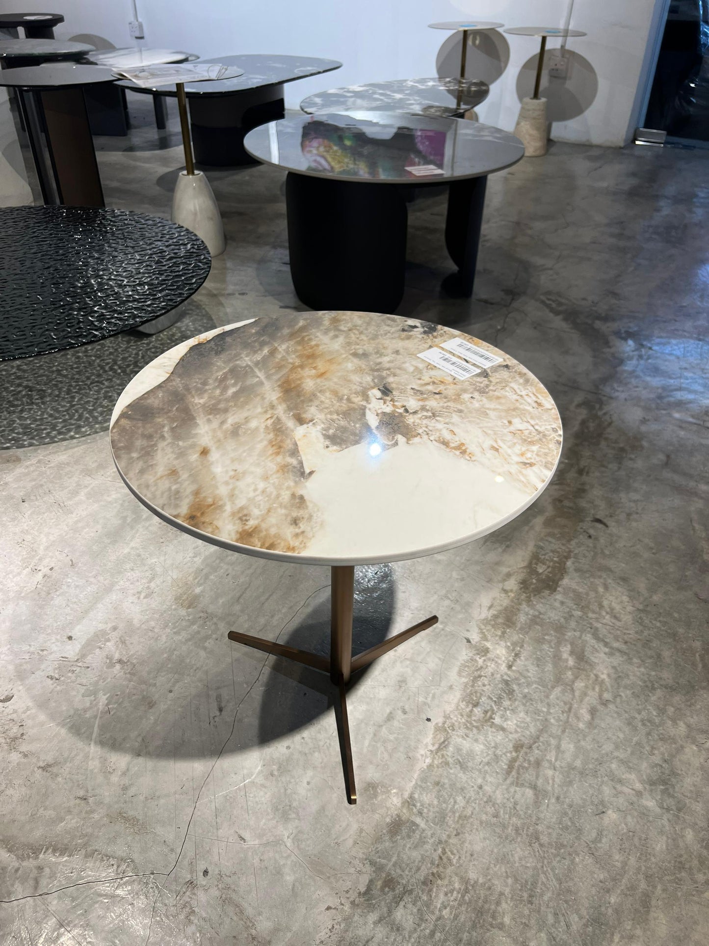 Sleek Design Round Side Table