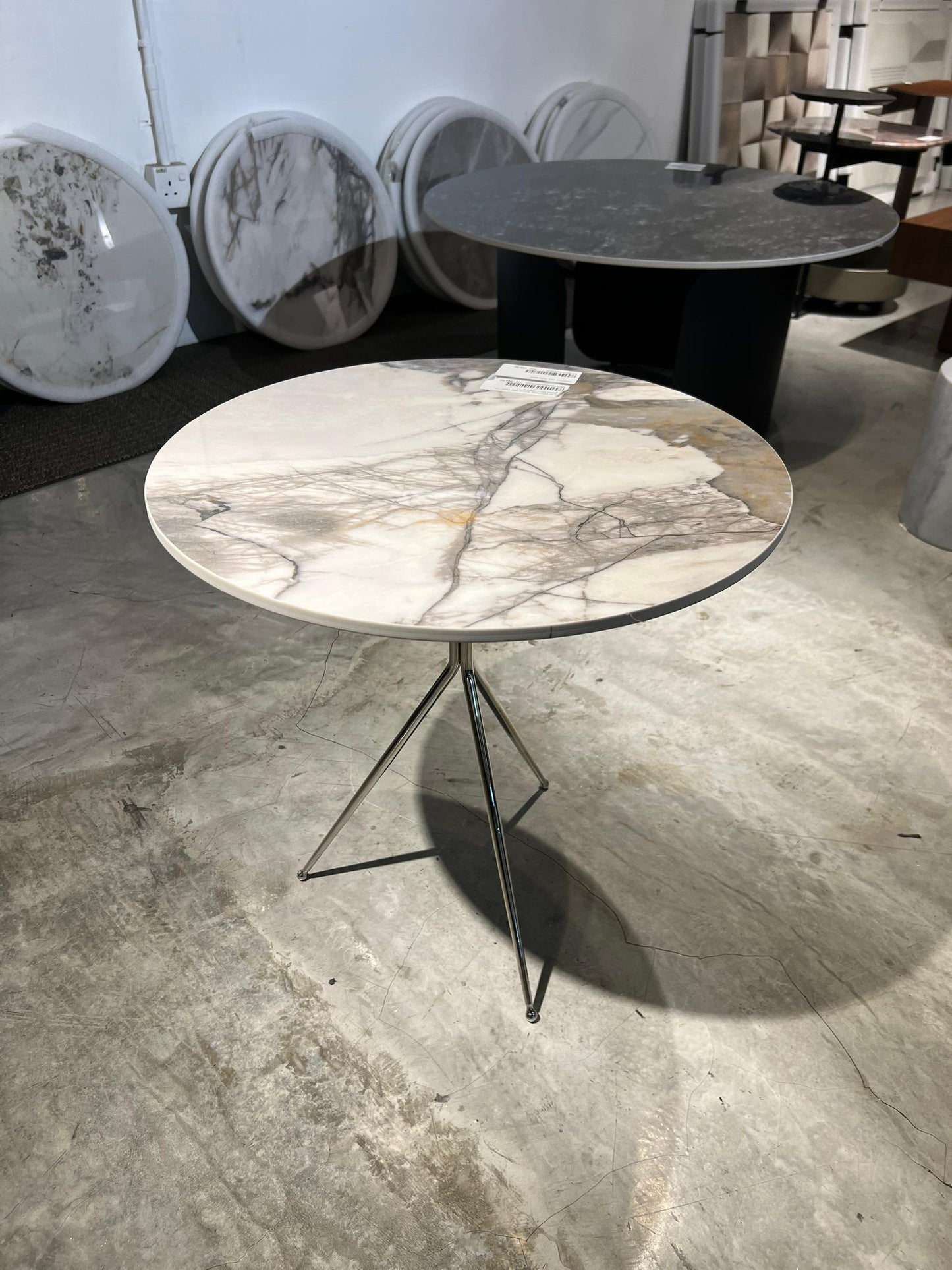 Sleek Design Round Side Table