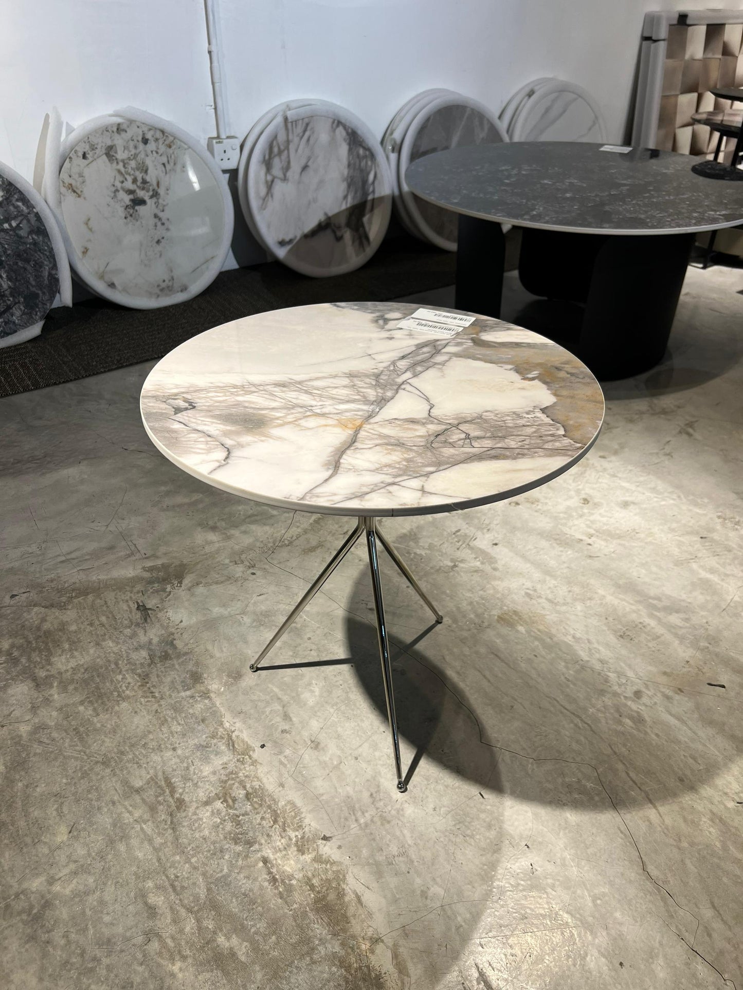 Sleek Design Round Side Table